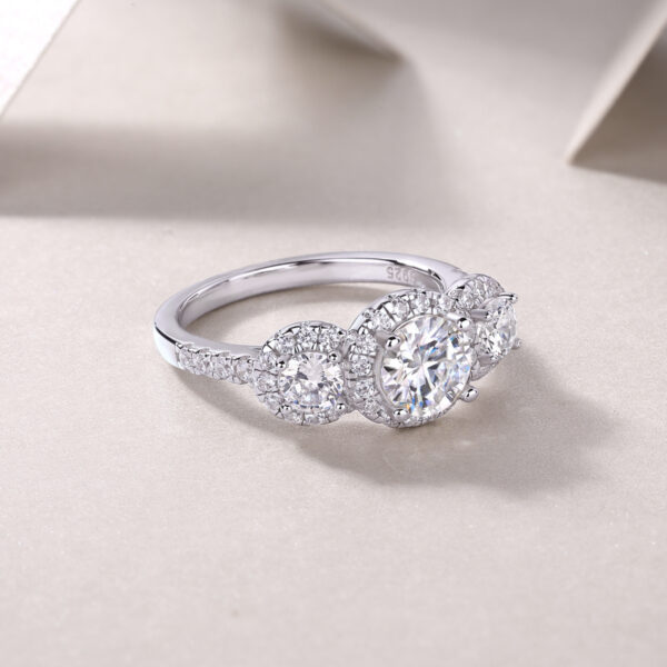 Human Warmth - A Fashionable And Luxurious Jewelry Piece Set With 1-carat Moissan Diamond S925 Sterling Silver And Platinum-plated Diamond